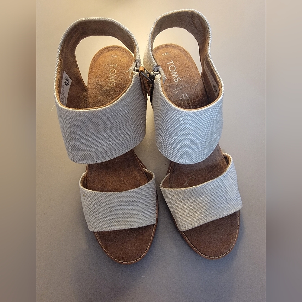 Toms Majorca beige block heel sandals size 9 EUC